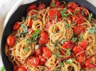 Подача спагетти: показали впечатляющие способы