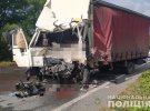 На трассе Киев-Чоп возле Житомирской в ​​лоб столкнулись грузовик MAN и DAF. Водитель первой погиб. Его пассажир и водитель другого авто - в больнице