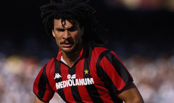 С "Миланом" Гуллит выиграл все возможные трофеи. Фото Googl.com