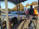 У Маріуполі   автомобіль Ford Scorpio зніс зупинку, на якій було 2 жінки. Потерпілі в лікарні