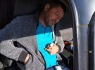 У Вінницькій області рятують 8-річного хлопчика та 5-річну дівчинку, які потрапили у жахливу аварію. Їх у авто з дідом і бабою протаранив п'яний водій