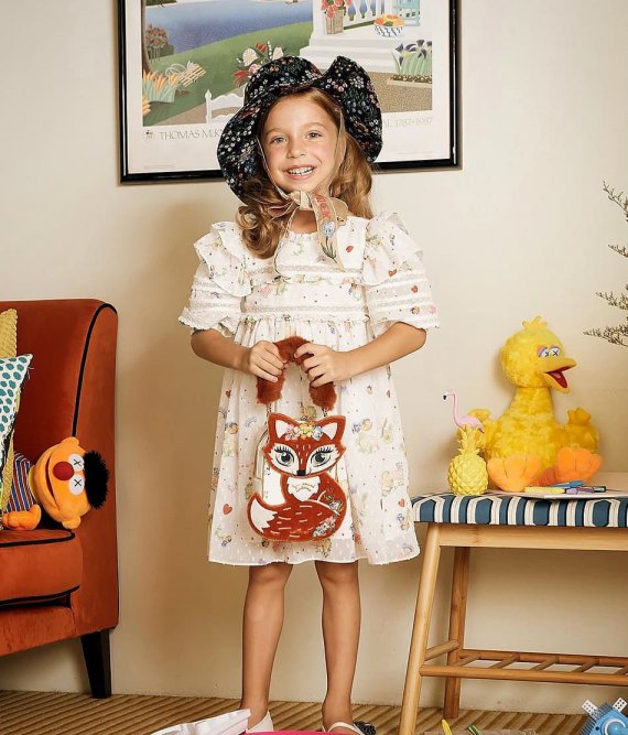 4-летняя Златослава Гайдук из Винницкой области стала лицом детской коллекции одежды в Таиланде. 