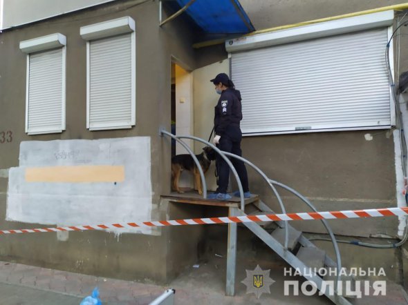 Анкетні дані вбитої працівниці аптеки та особу злочинця - встановлюють слідчі