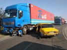 На Днепропетровщине столкнулись грузовик Renault и Жигули. В легковушке в момент аварии были 3 человека. Все в больнице. В самом тяжелом состоянии мальчик, ориентировочно 2 лет