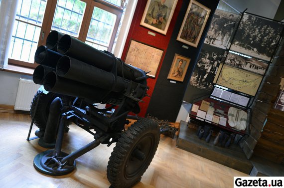 Реактивний шестиствольний міномет «Nebelwerfer 41» зразка 1941 р. Німеччина. Також використовувася в УПА