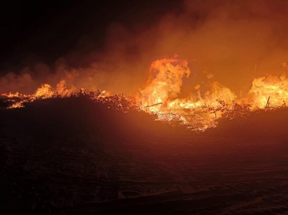 У Черкасах загорілося сміттєзвалище