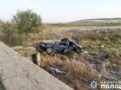 На Миколаївщині   Opel вилетів з дороги і перекинувся в кювет. Один чоловік загинув. Інший - скалічився. Водія встановлюють