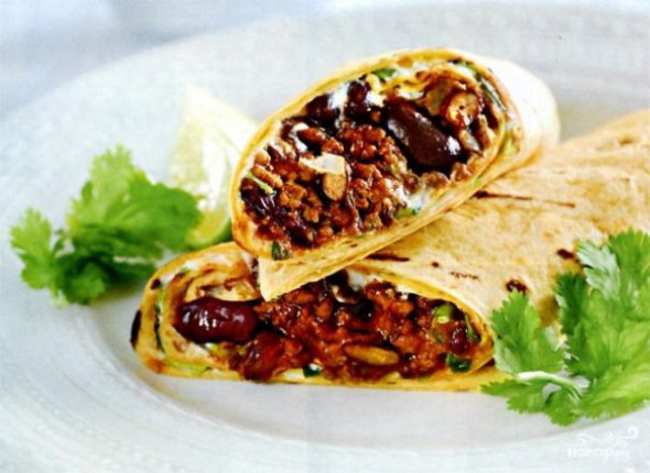 Буррито — техасско-мексиканское блюдо, состоящее из большой пшеничной лепешки с разнообразной начинкой.