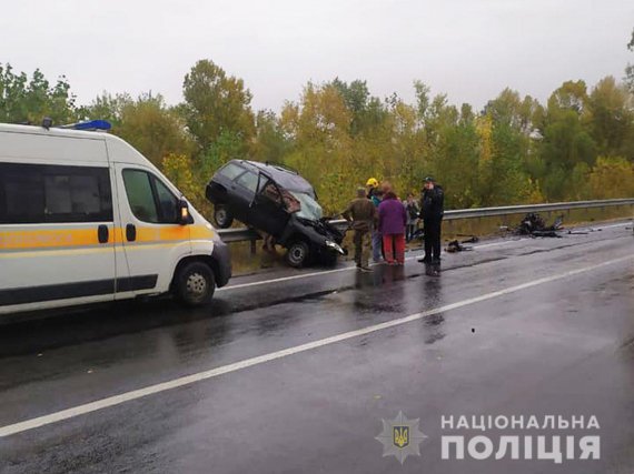 На Чернігівщині  у смертельному зіткненні зійшлися   Suzuki та ВАЗ. Останній від удару викинуло на відбійник