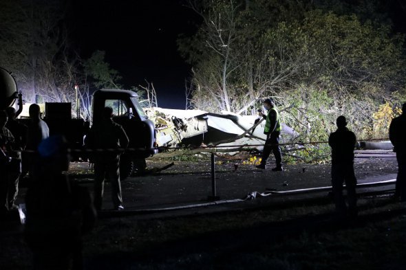 О завершении поисковых работ на месте аварии военного самолета Ан-26 сообщили 27 сентября. Идентификация тел погибших в катастрофе продлится до трех недель.