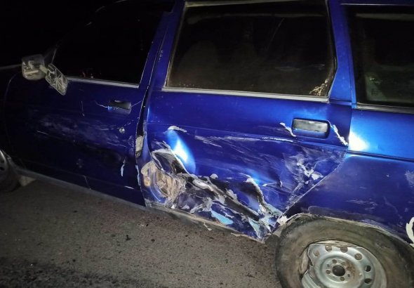 43-летний водитель "ВАЗа" с женой и 16-летней дочерью - не пострадали
