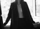 Фіналістка 10-го сезону шоу "Холостяк" Дана Оханська     опублікувала  свої відверті чорно-білі світлини