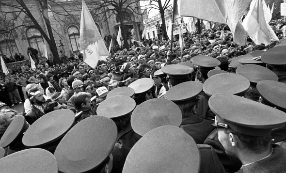Митинг под Верховной Радой, Киев, октябрь 1990