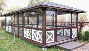 М’які вікна виготовляють із гнучкої полівінілхлоридної плівки. Бувають прозорі глянцеві, непрозорі матові чи комбіновані. Захищають від бруду, пилу, комах і вітру