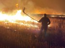 На Луганщині триває ліквідація масштабних пожеж. В ООС причиною назвали ворожі збройні провокації із застосуванням трасуючих куль