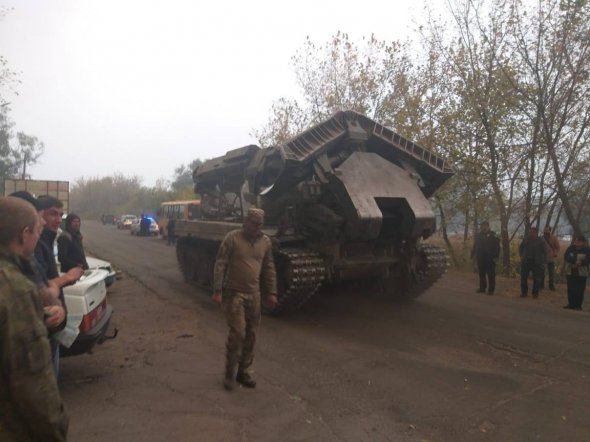 Військові допомагають гасити пожежі на Луганщині