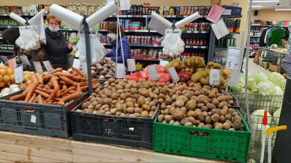 В супермаркетах морковь продают по 3,9 грн/кг.