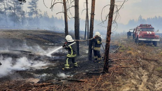 На території Луганської області продовжується гасіння пожеж, які виникли 30 вересня та 1 жовтня. Вогонь охопив понад 20 тис. га