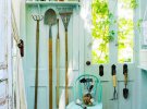 Саморобні стелажі для зберігання садових інструментів