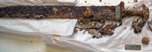 В могиле воина археологи нашли 1500-летний меч