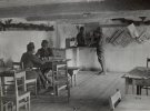 Солдати австрійської армії відпочивають в барі, Ковель, 1916 рік