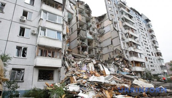 13 років тому  у  Дніпрі в 10-поверховому будинку по вул. Мандриківська, 127 вибухнув газ.  Загинули 23 людей. Ще 20 - скалічилися