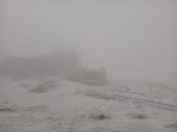 Вершину горы Поп Иван покрыло снегом