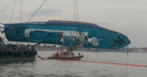 5 років тому 17 жовтня поблизу курортної Затоки на Одещині потонув катер "Іволга" із 44 людьми на борту. 20 загинули і ще 2 зникли безвісти