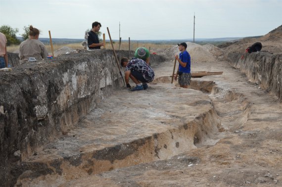 На Луганщине раскопали курган