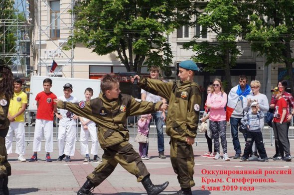 С 2014 года на территории Крыма активно привлекают детей в ряды Юнармии - милитаристской российской группировки