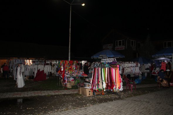 Рынок вышиванок в Коломые работает раз в неделю - в ночь на четверг