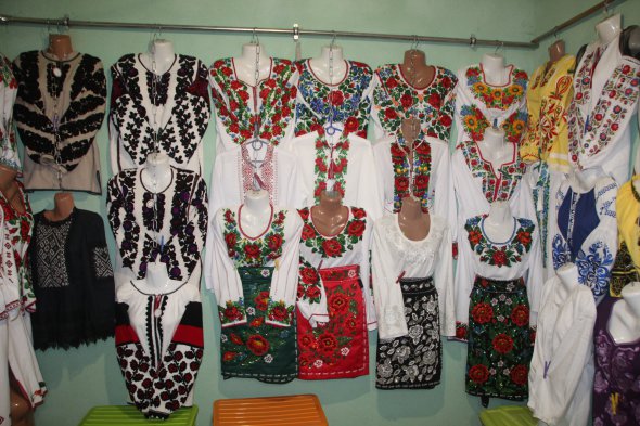 Ринок вишиванок у Коломиї працює раз на тиждень - у ніч на четверг