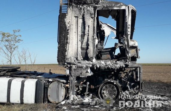  Невідомі напали на далекобійника і спалили його вантажівку