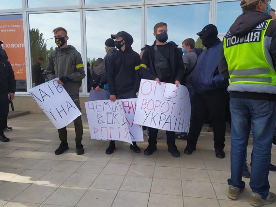 У Миколаєві пікетують концерт-хол "Юність"