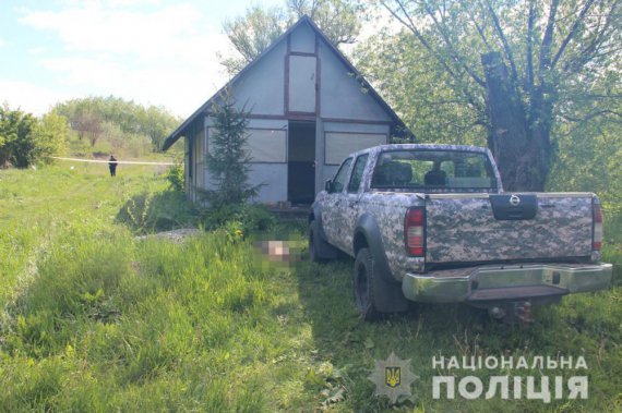 В Житомирской области 58-летний Анатолий Захаренко из села Новоселица Попельнянского района ночью 22 мая расстрелял семерых мужчин