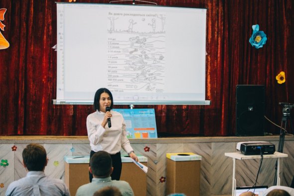 Виступ Людмили Костенко перед учнями в рамках "Kyiv School Recycling"