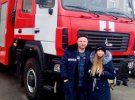 У  Харкові попрощалися із підполковником ДСНС 41-річним Дмитром Азаренковим і його донькою 15-річною Анастасією. Вони загинули в ДТП
