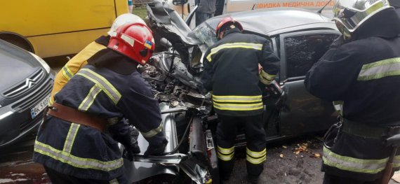 У Рівному зіштовхнулися маршрутка і два легковика