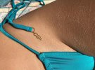 Американська супермодель та акторка Емілі Ратаковскі  запостила серію еротичних фото  у купальнику власного бренду