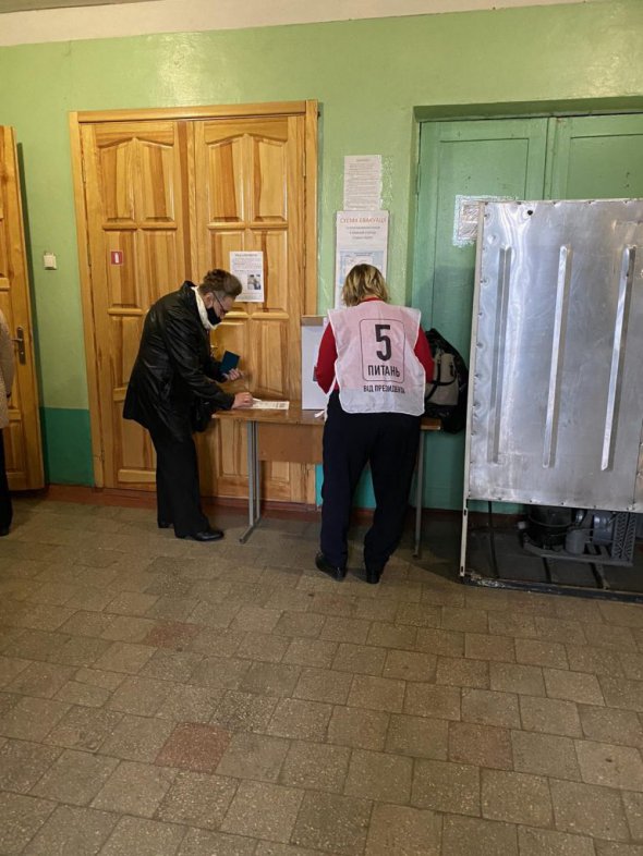 Головна ознака цих виборів це повернення до масштабних фальсифікацій, як за часів Януковича – Турчинов. Фото: eurosolidarity.org