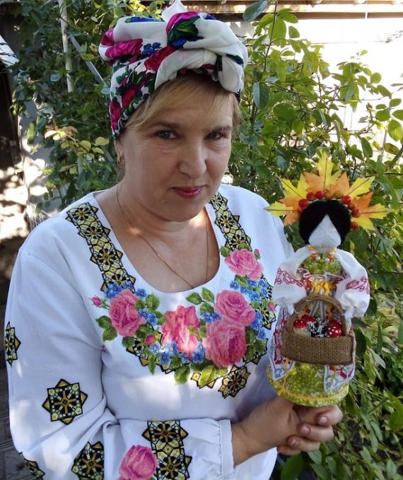 Галина Базюнь из райцентра Гайсин делает авторские куклы-мотанки