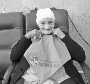 Людмила Савченко почала допомагати військовим п’ять років тому. Її вважали найстаршою волонтеркою країни