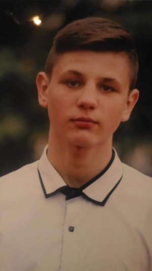 16-летнего Дениса Чаленко из Прилук на Черниговщине нашли мертвым на железнодорожных путях год назад. Дело до сих пор не расследовали
