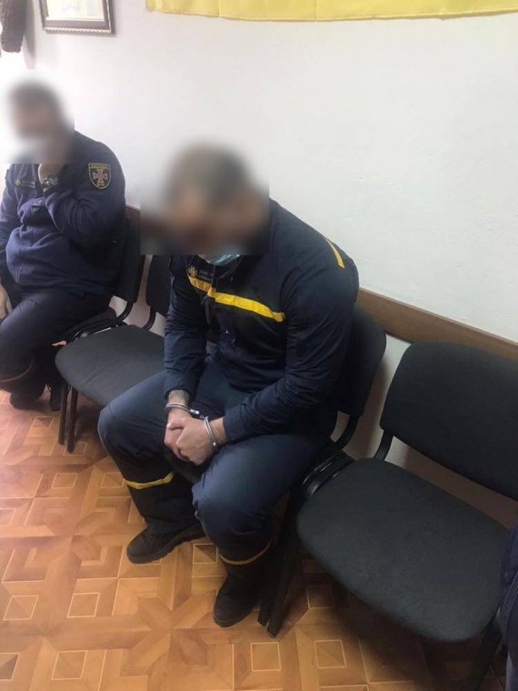 Одесские правоохранители задержали пожарного из Днепропетровской области, который подозревается в поджоге трех элитных иномарок в Одессе