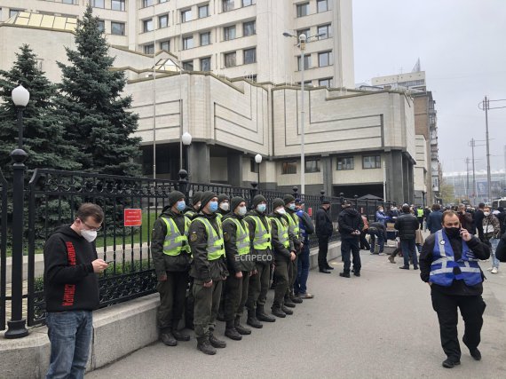 Акция протеста под зданием Конституционного суда