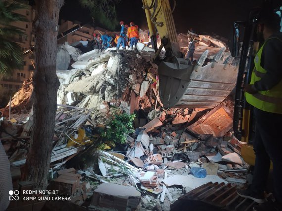 Потужний землетрус 30 жовтня зруйнував у турецькому місті Ізмір щонайменше 18 багатоповерхівок