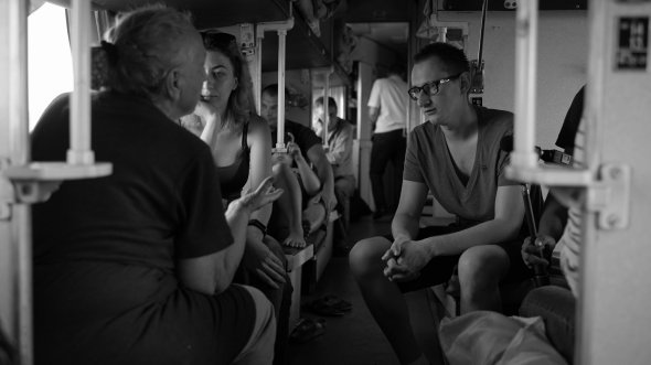 Це кіно – голос людей і пошук діалогу. Спроба поговорити про майбутнє. Про те, як нам жити після війни - Корній Грицюк (праворуч)