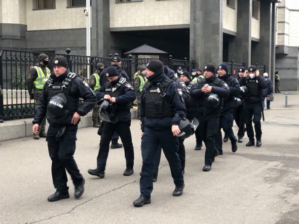 В КСУ проходит акция "Зазіхаєте на мову? Вам дорога до Ростову!"