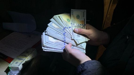 В Киеве прикрыли сбыт фальшивых долларов