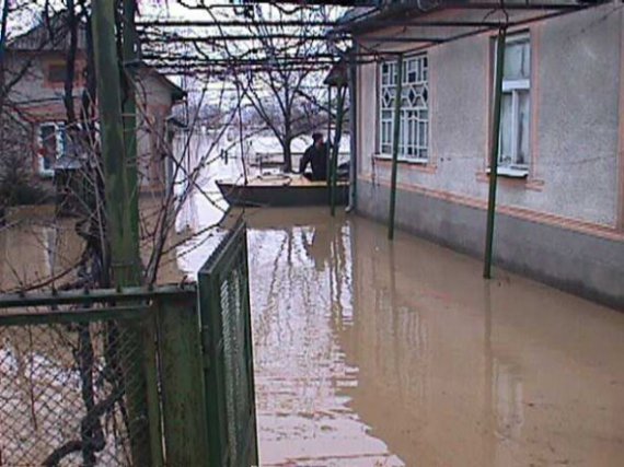 22 роки тому 6 листопада   Закарпаття накрила повінь. Загинули 17 людей